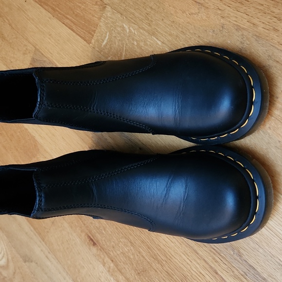 Dr. Martens 2976 Chelsea Boot - Picture 6 of 12